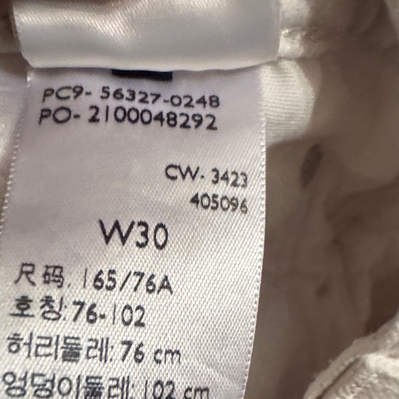Levi's Women's Cream/White Jean Shorts women’s 30 - Picture 3 of 6